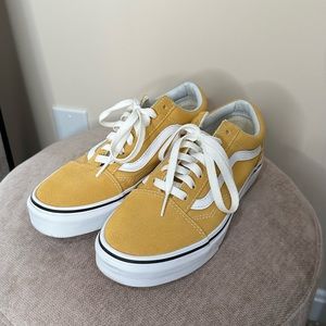 VANS OLD SKOOL IN GOLDEN YELLOW - SIZE 6